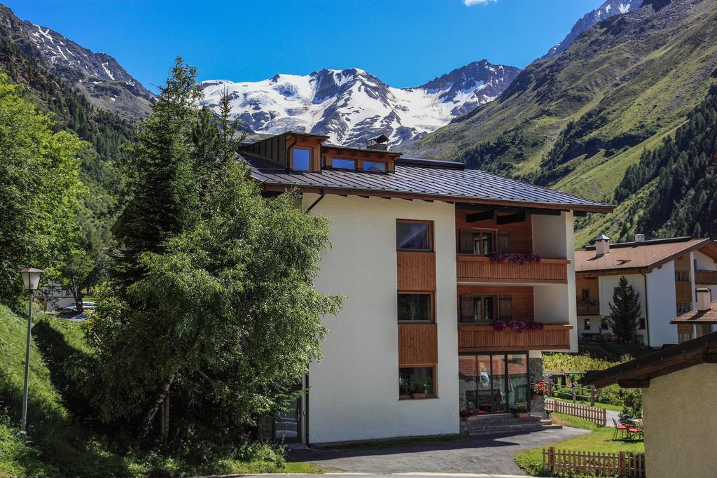Garni Des Alpes Hotell Sulden Exteriör bild